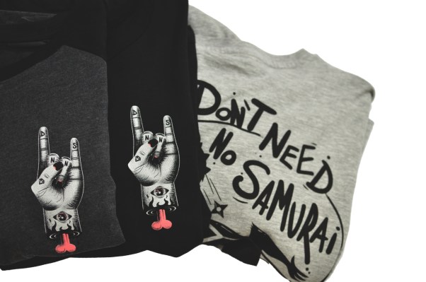 T-SHIRT HORNED HAND BASIC